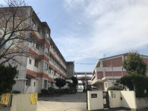 南天白中学校